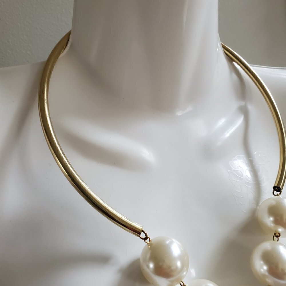 Gold/Pearl Choker Necklace. - Picture 4 of 9